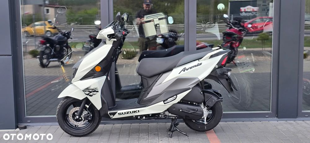 Suzuki Avenis - 22