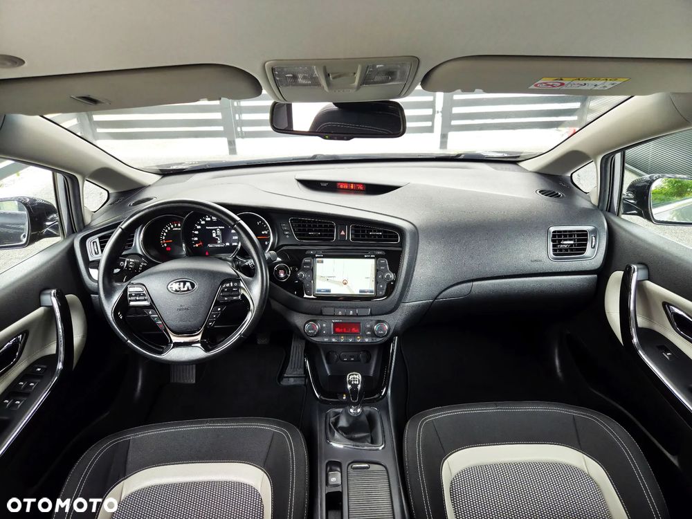 Kia Ceed 1.6 GDI Dream Team Edition - 21