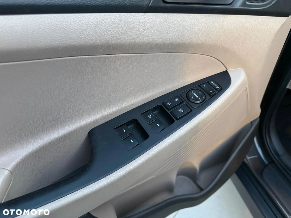 Hyundai Tucson 1.7 CRDI BlueDrive Style 2WD - 10