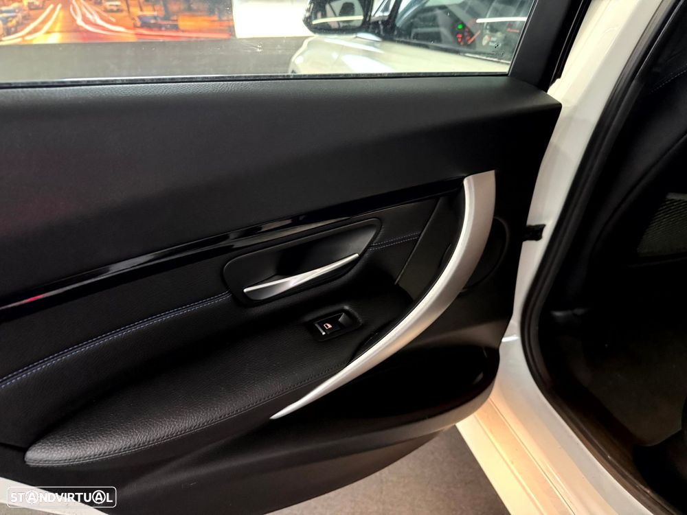 BMW 318 i Pack M Auto - 19