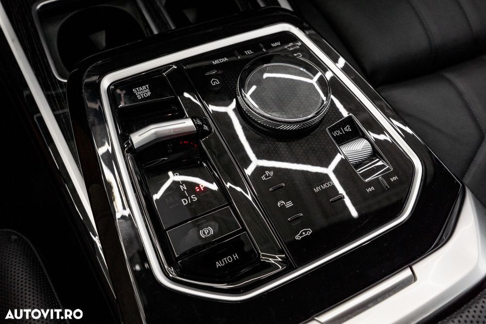 BMW Seria 7 740d xDrive MHEV - 35