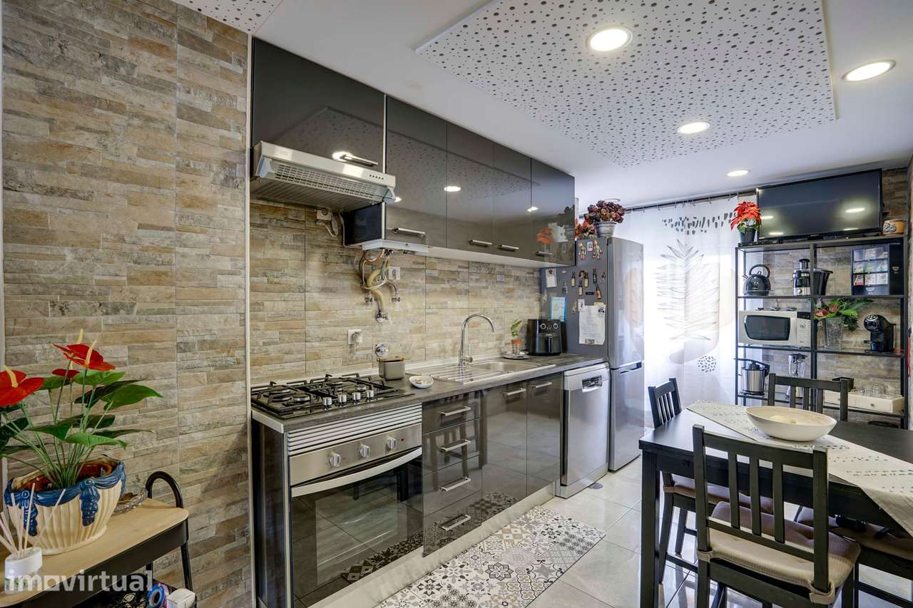 Apartamento para venda com 3 quartos em Camarate - Grande imagem: 4/15