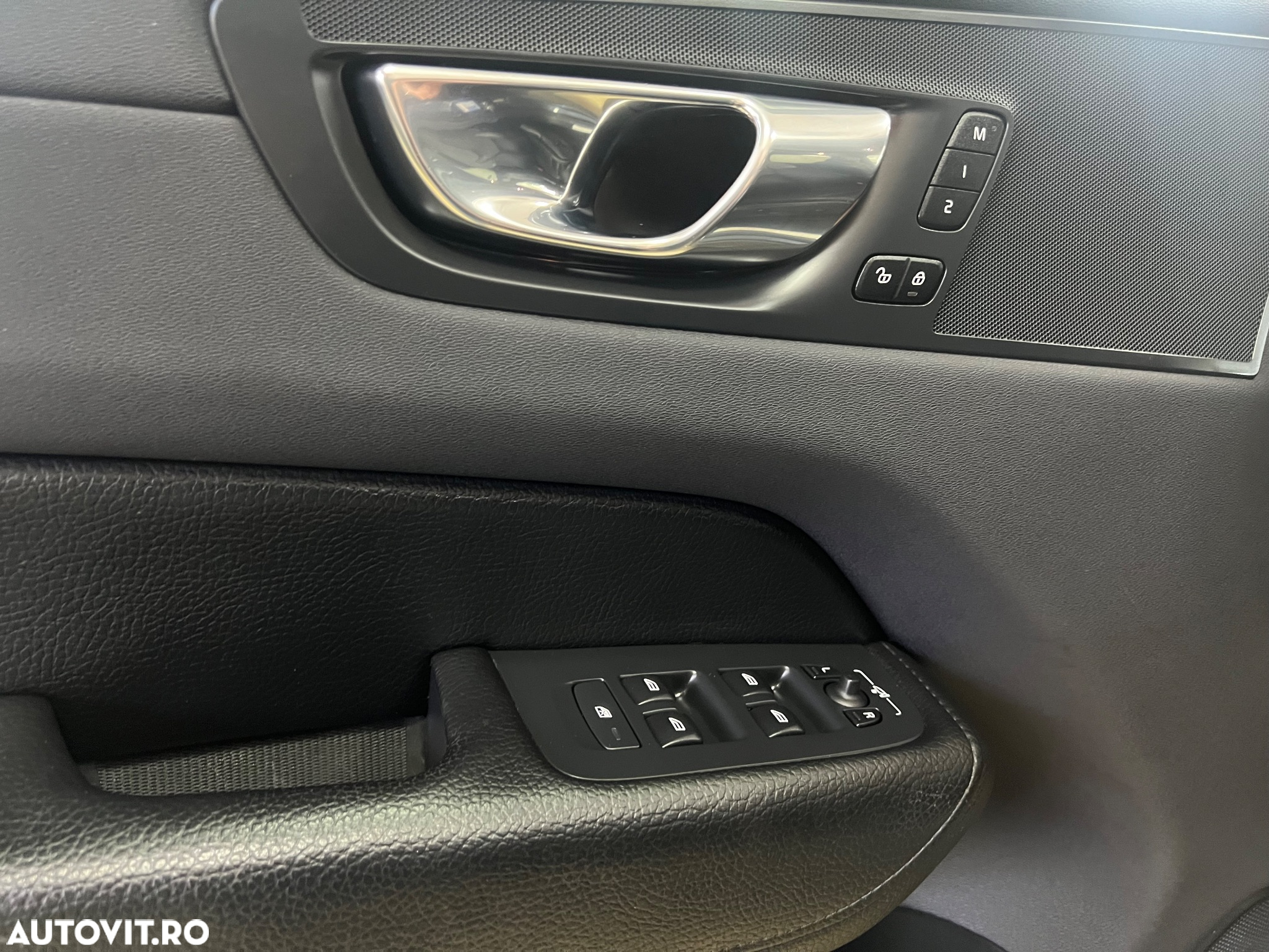 Volvo XC 60 T8 Twin Engine AWD Geartronic Inscription - 26