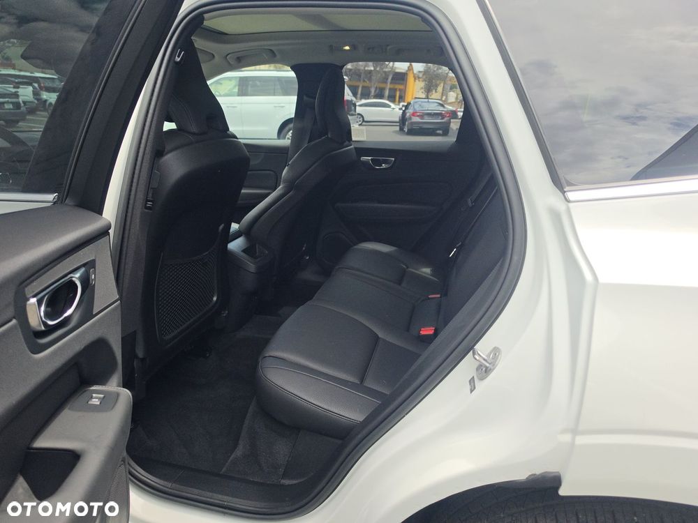 Volvo XC 60 B5 B AWD Plus Bright - 11