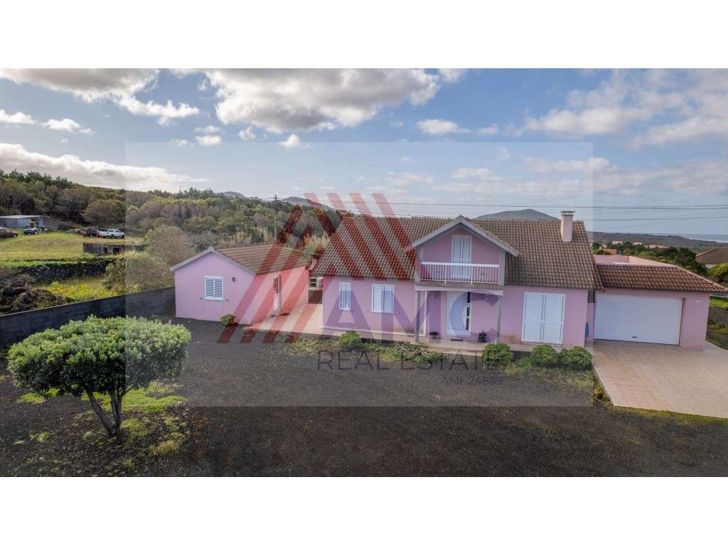 VENDE-SE IMÓVEL COM MORADIA T3 + MORADIA T1 NA MADALENA - Grande imagem: 2/27