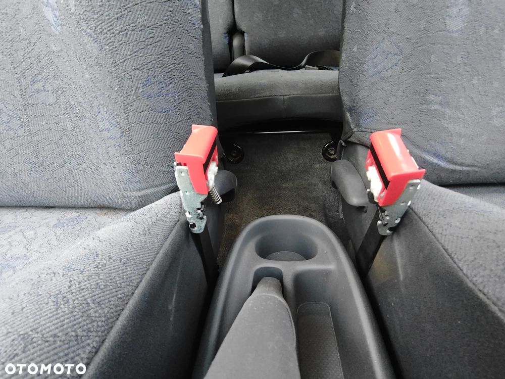 Toyota Yaris 1.0 Base - 24