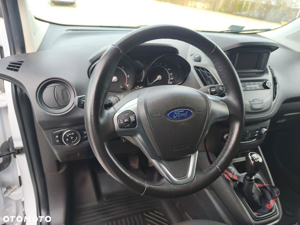 Ford Transit Courier - 27