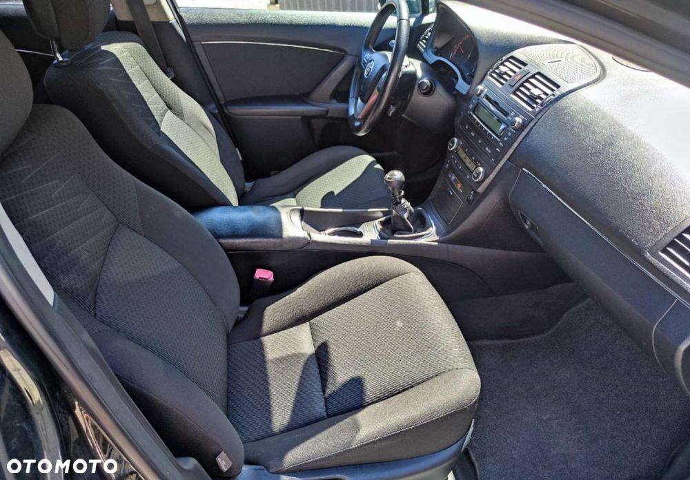 Toyota Avensis - 16