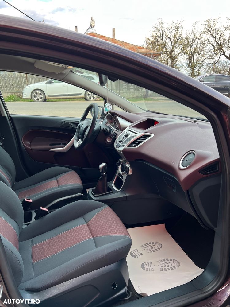 Ford Fiesta 1.6 TDCI DPF Titanium - 13