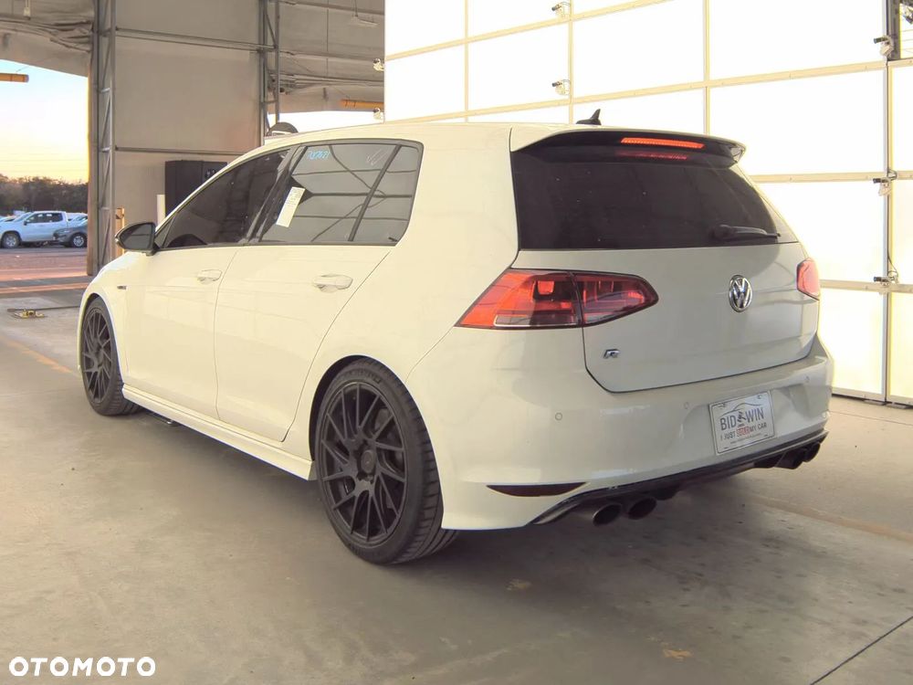 Volkswagen Golf - 8