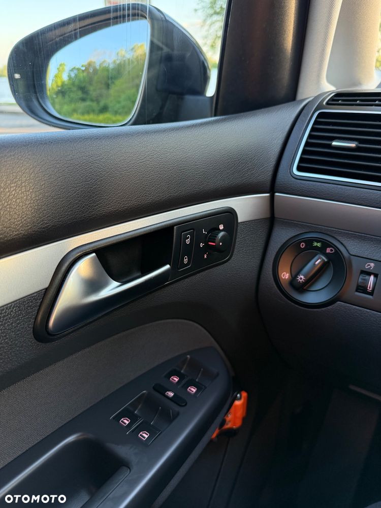 Volkswagen Touran 1.6 TDI DPF Life - 13