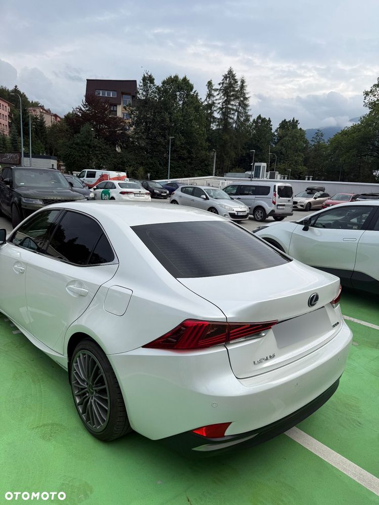 Lexus IS 300h Business Edition - 11