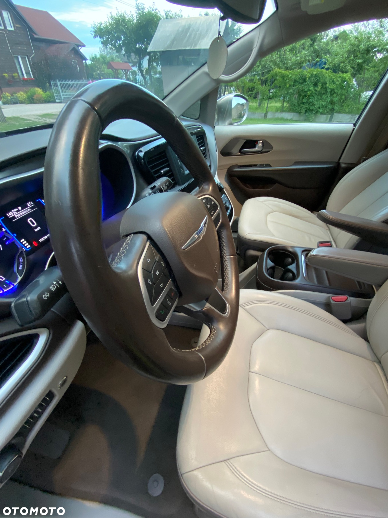 Chrysler Pacifica - 3