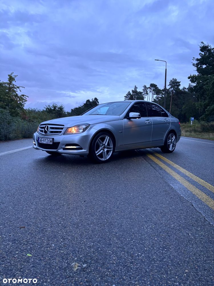 Mercedes-Benz Klasa C 180 CGI BlueEff Avantgarde - 4