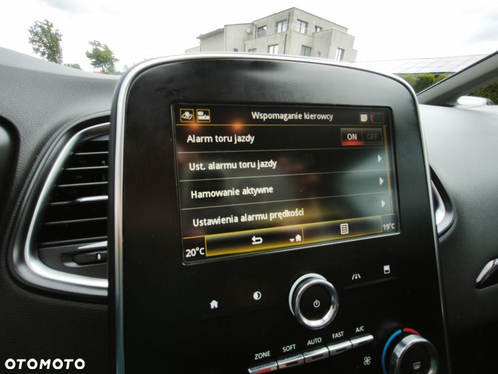 Renault Grand Scenic - 12