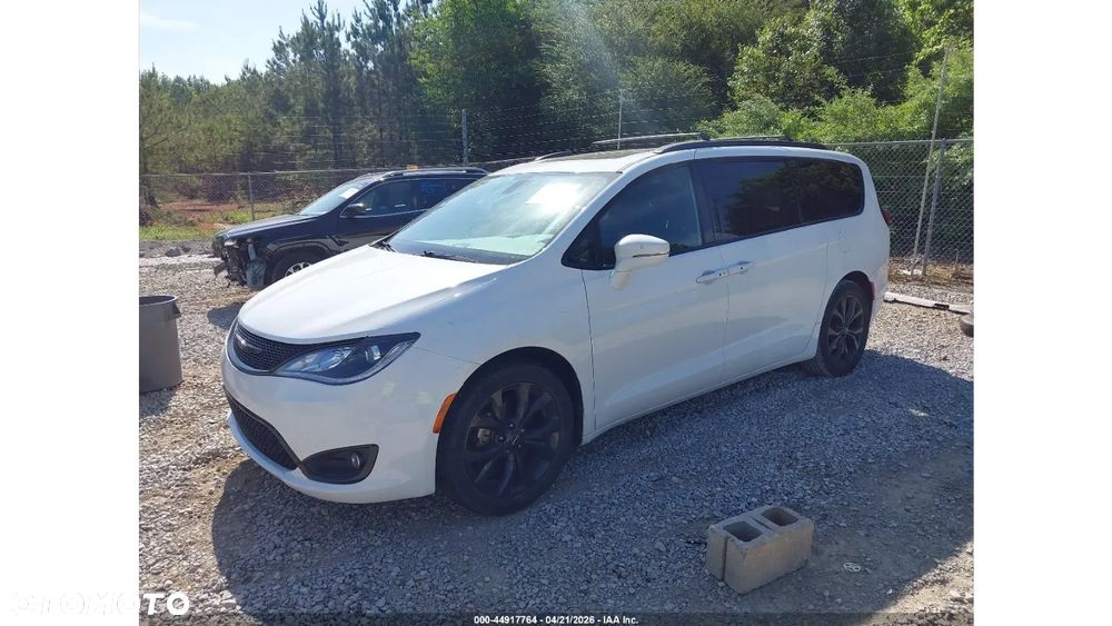 Chrysler Pacifica - 3