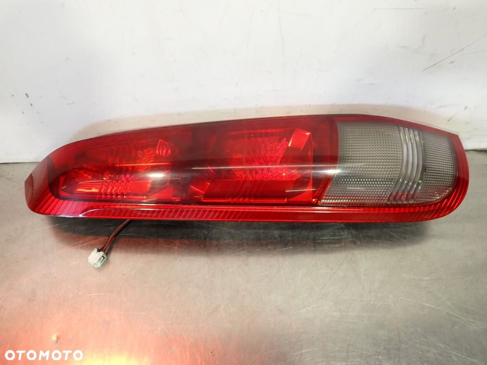 LAMPA LEWA TYLNA NISSAN X-TRAIL I - 2