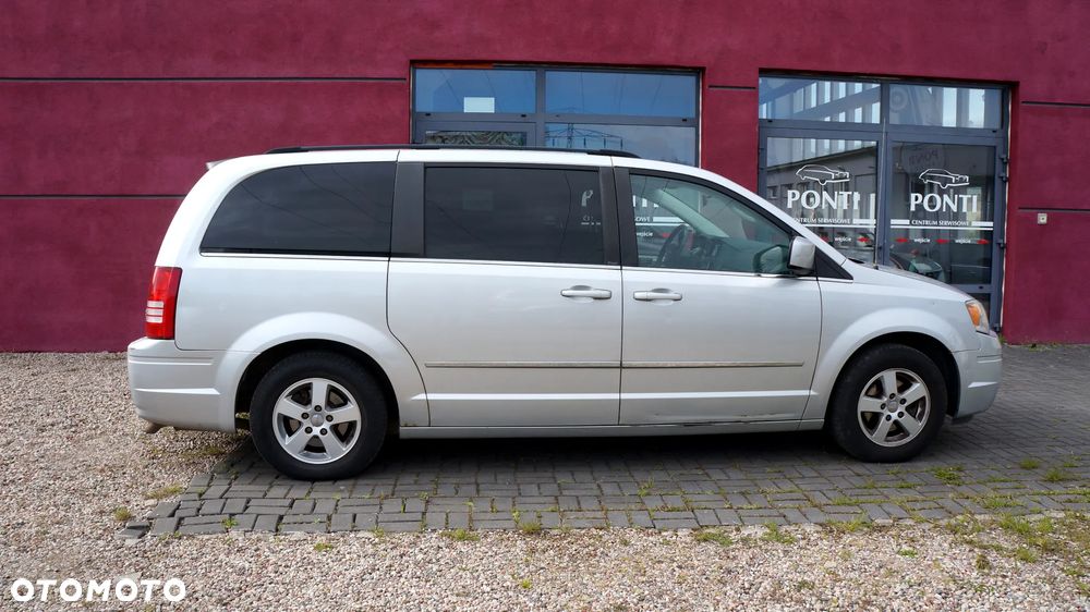 Chrysler Town & Country - 12