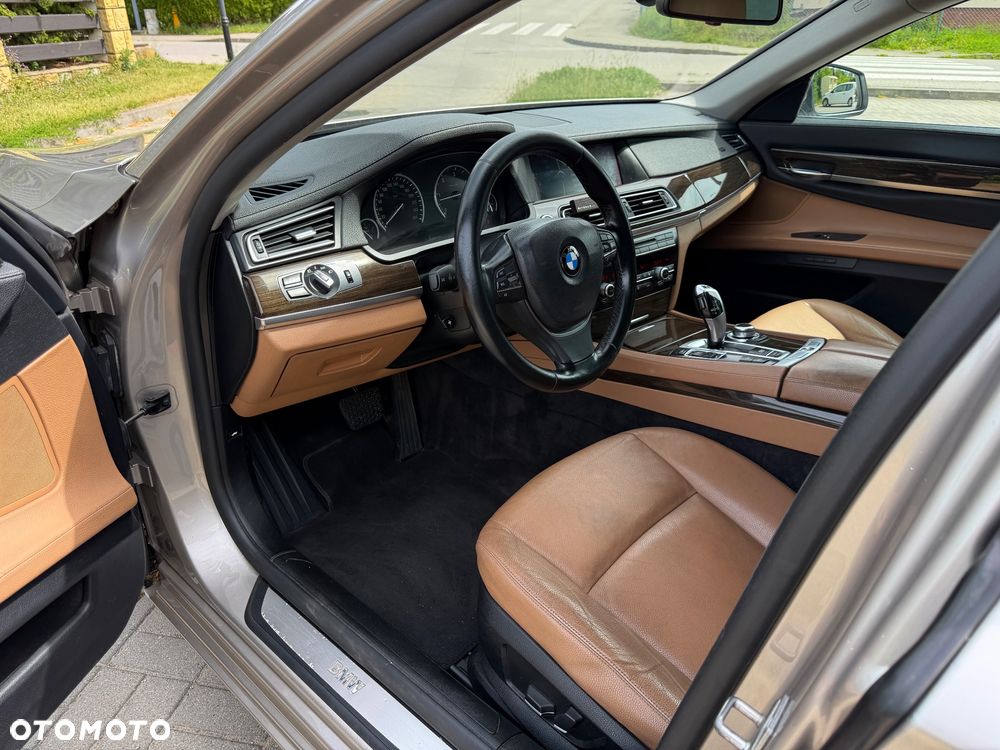BMW Seria 7 740d xDrive - 21