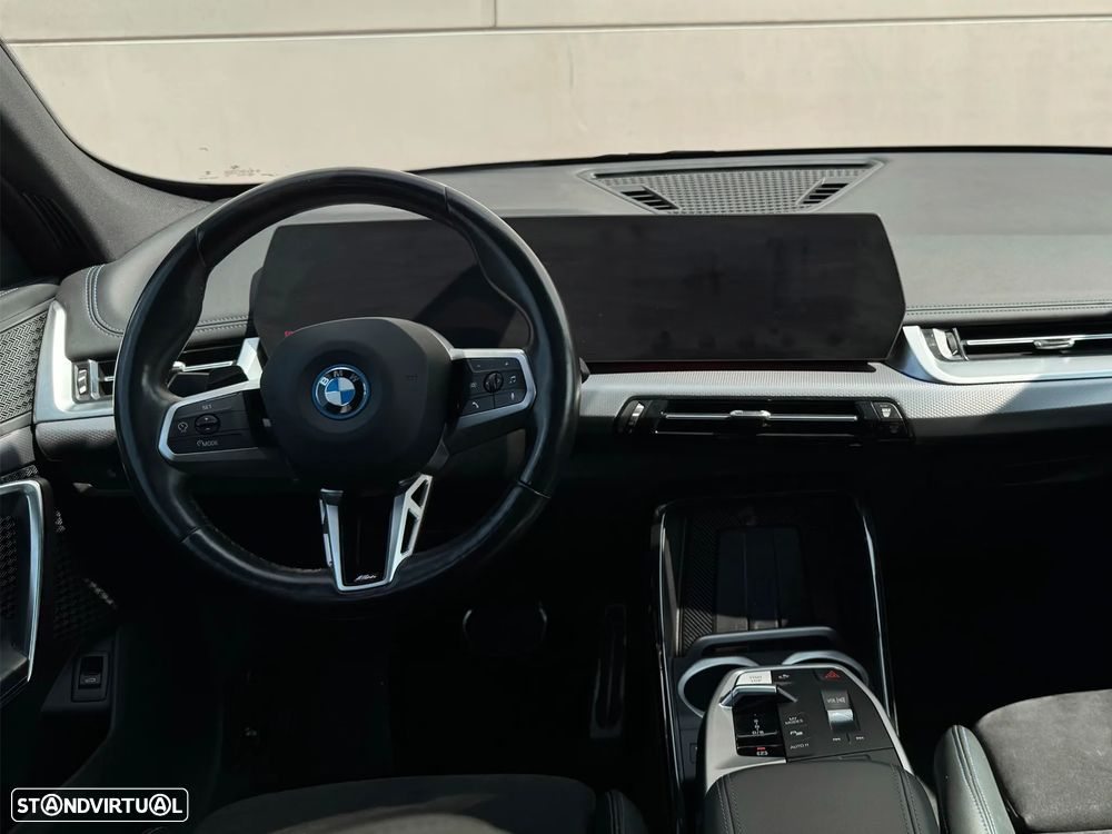 BMW iX1 xDrive30 M Sport Pack - 8