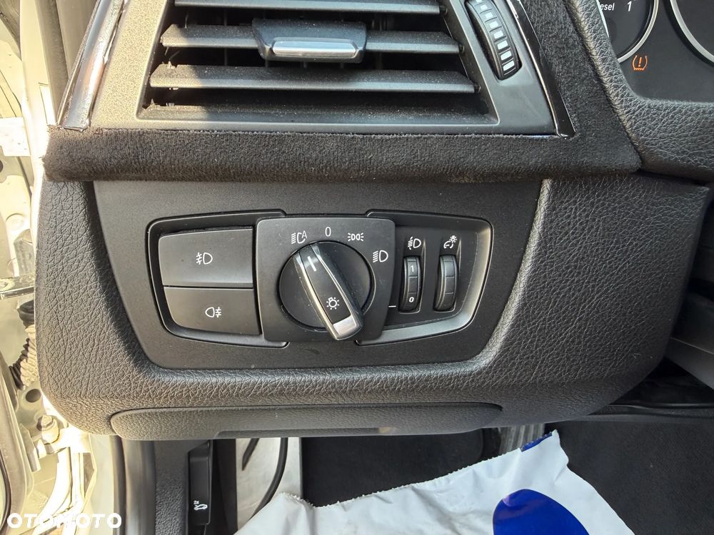 BMW Seria 3 320d xDrive M Sport - 30