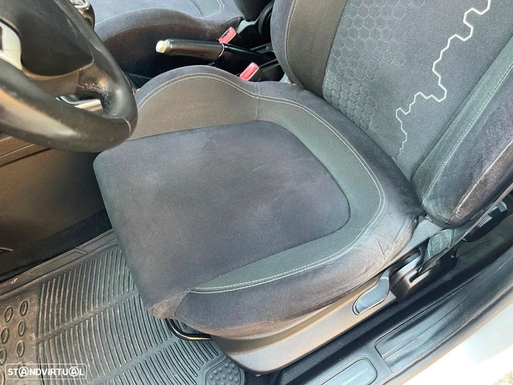Fiat Punto 1.3 M-Jet Lounge S&S - 24