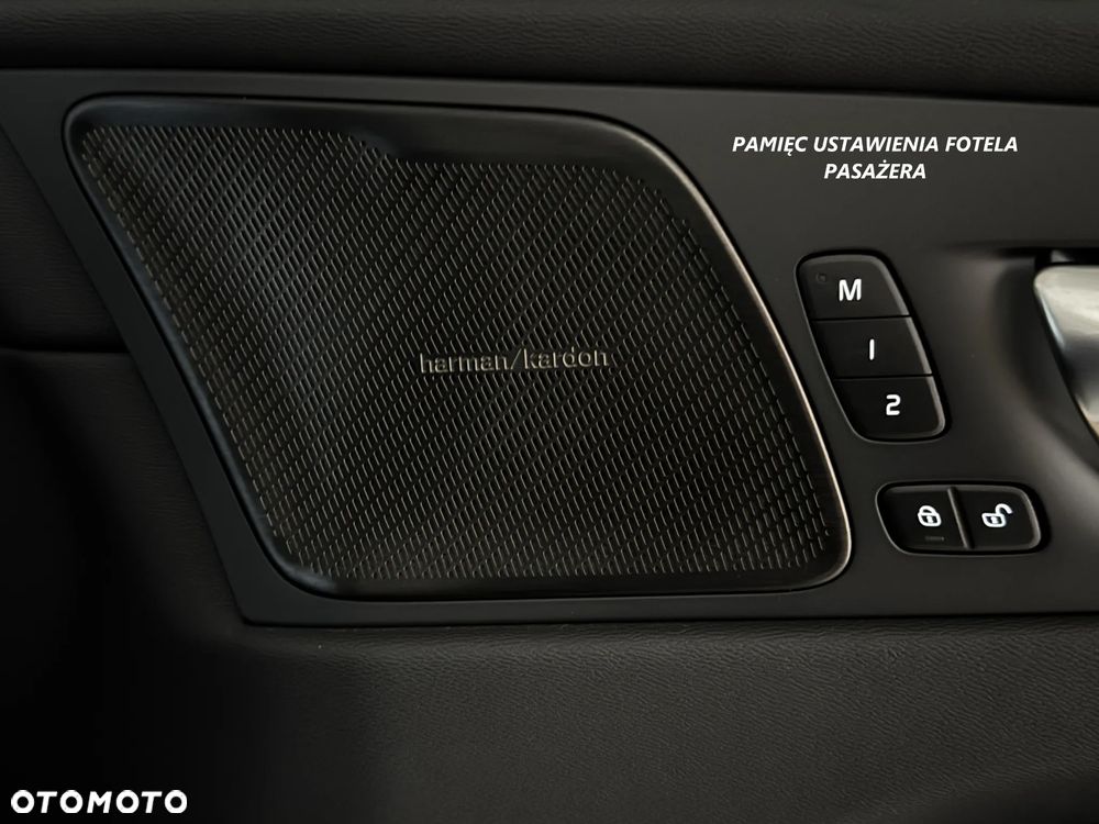 Volvo XC 60 B4 D Plus Dark - 24