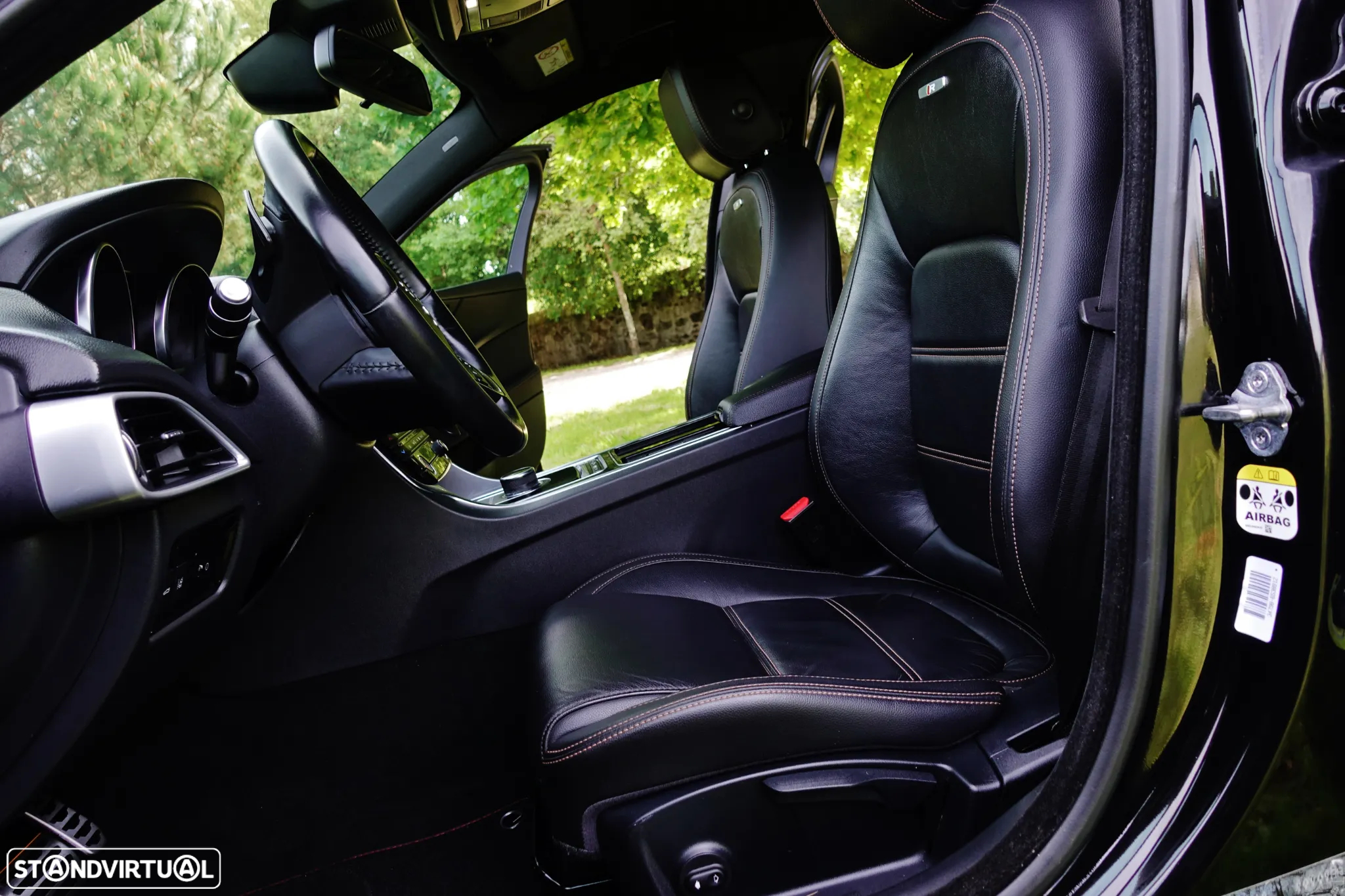 Jaguar XE 2.0 D R-Sport Aut. - 40