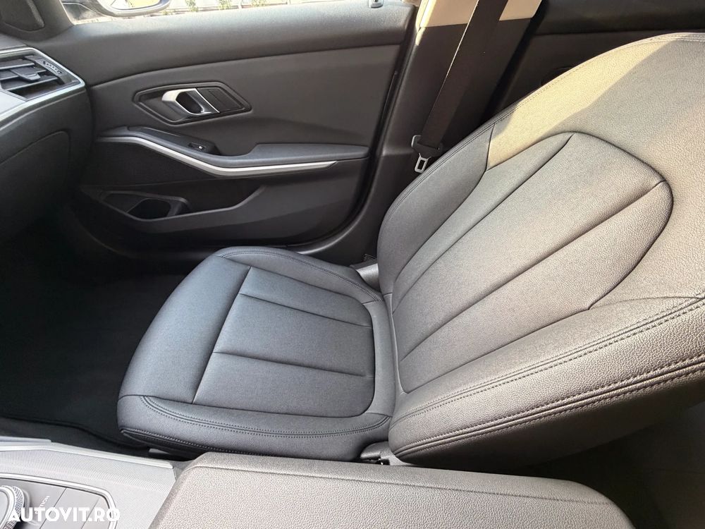 BMW Seria 3 330e Aut. Advantage - 30