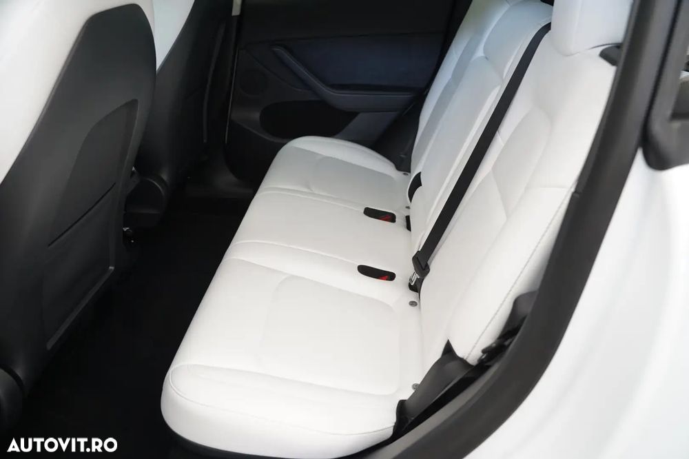 Tesla Model Y Long Range Dual Motor AWD - 7