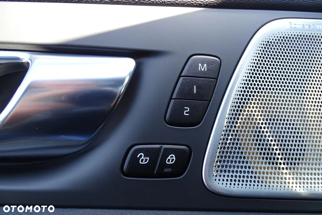 Volvo XC 60 T8 Twin Engine AWD Geartronic RDesign - 25