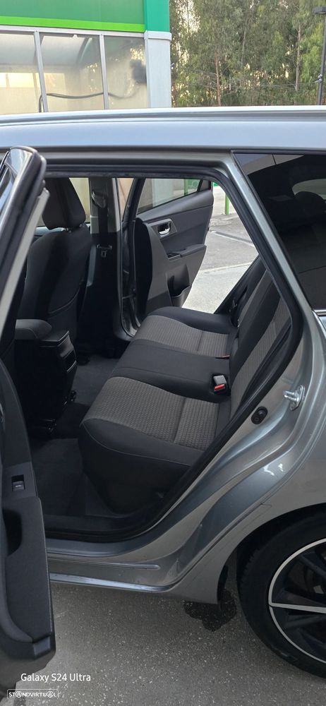 Toyota Auris Touring Sports 1.8 HSD Square Collection - 11