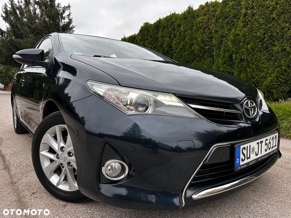 Toyota Auris 2013 photo 2