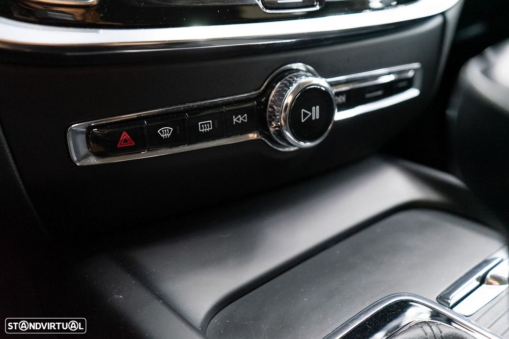 Volvo V60 2.0 D3 Momentum - 33