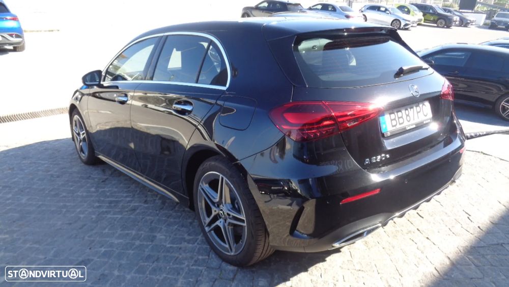 Mercedes-Benz A 250 e AMG Line - 11