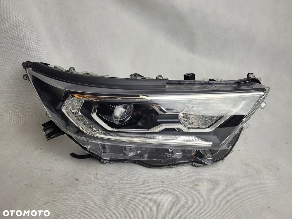 TOYOTA RAV4 V - LAMPA PRZEDNIA PRZÓD FULL LED PRAWA - 1