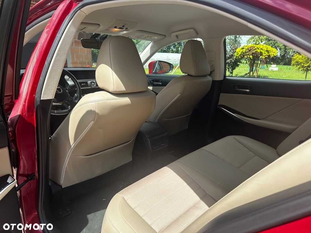 Lexus IS 200t Elegance - 11
