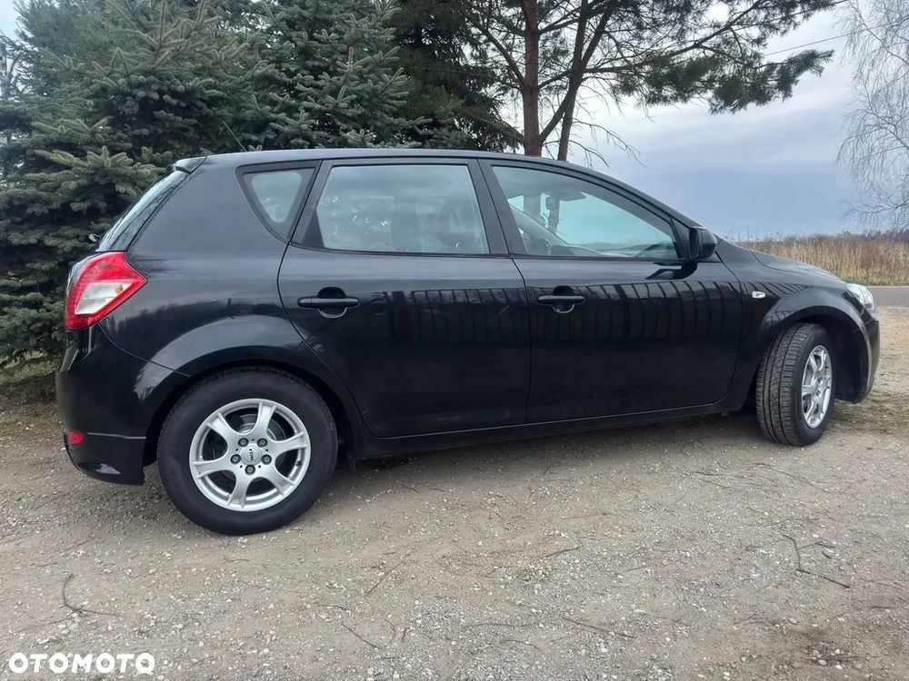 Kia Ceed 1.4 CVVT Dream-Team Edition - 24