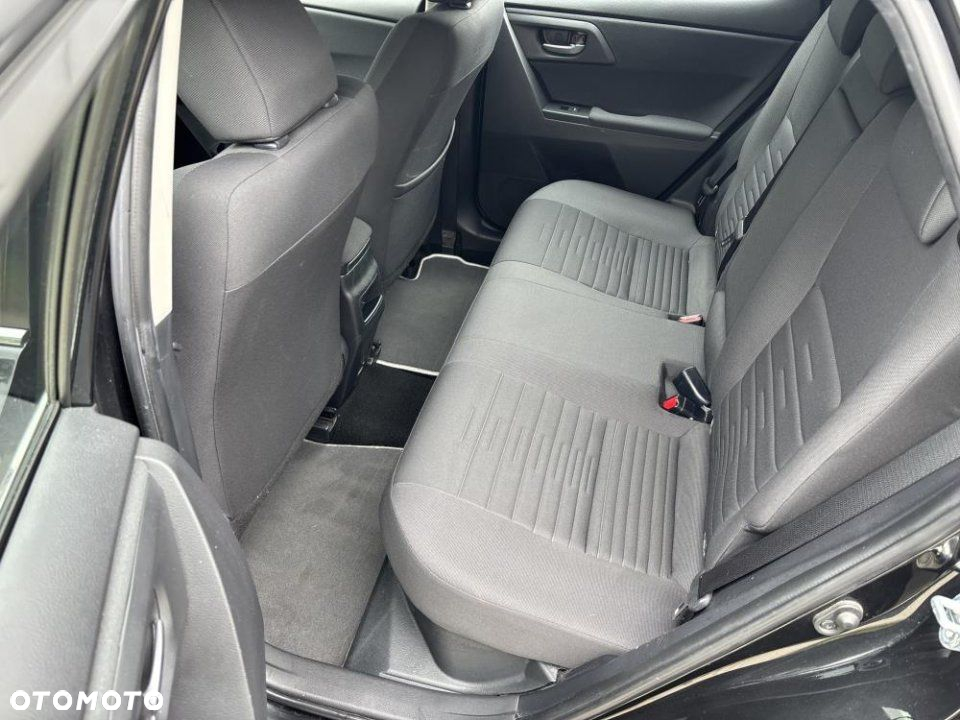 Toyota Auris - 11