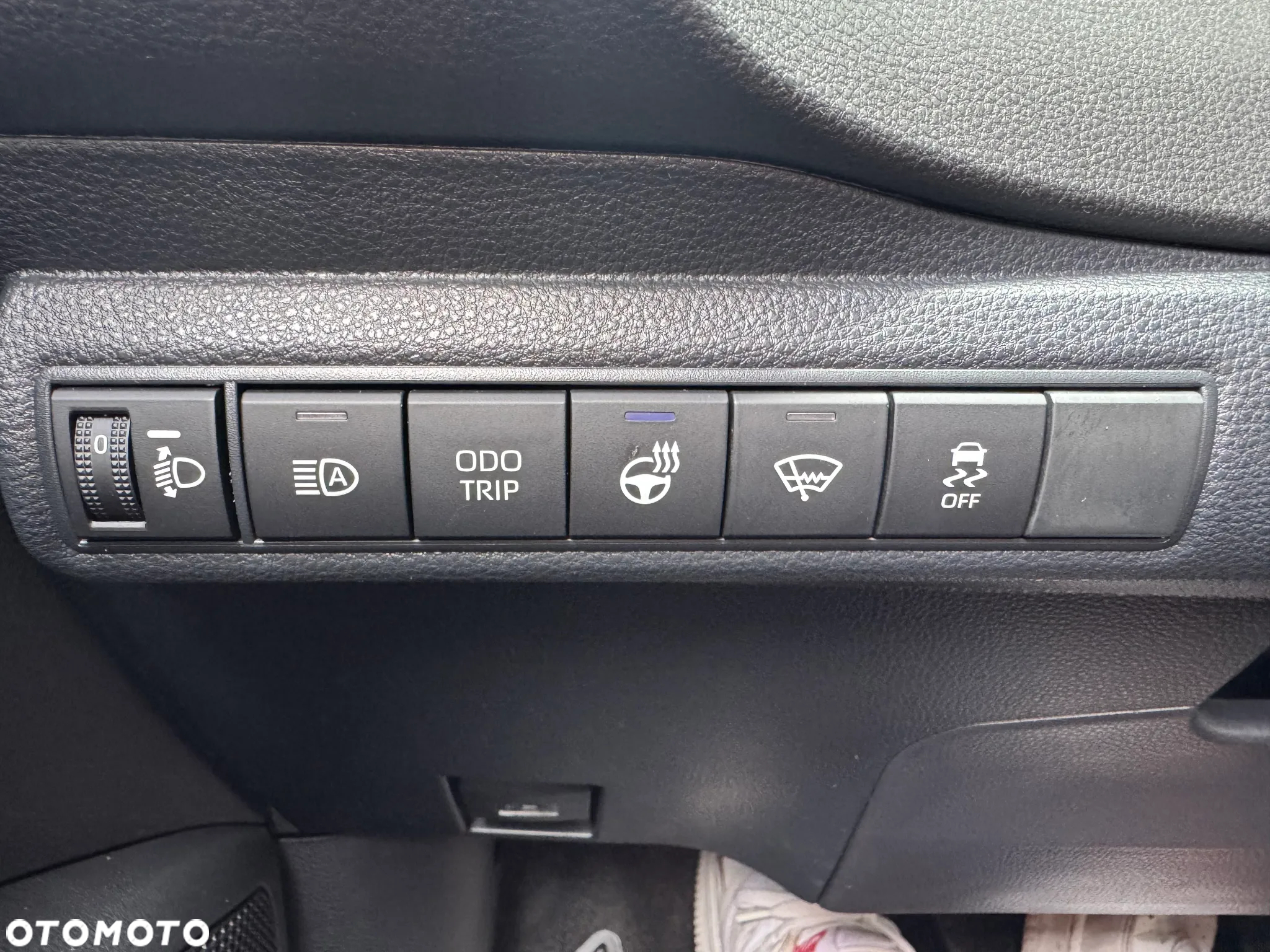 Toyota Corolla 1.8 Hybrid Comfort - 28
