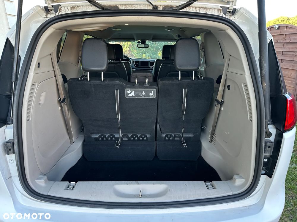 Chrysler Pacifica - 16