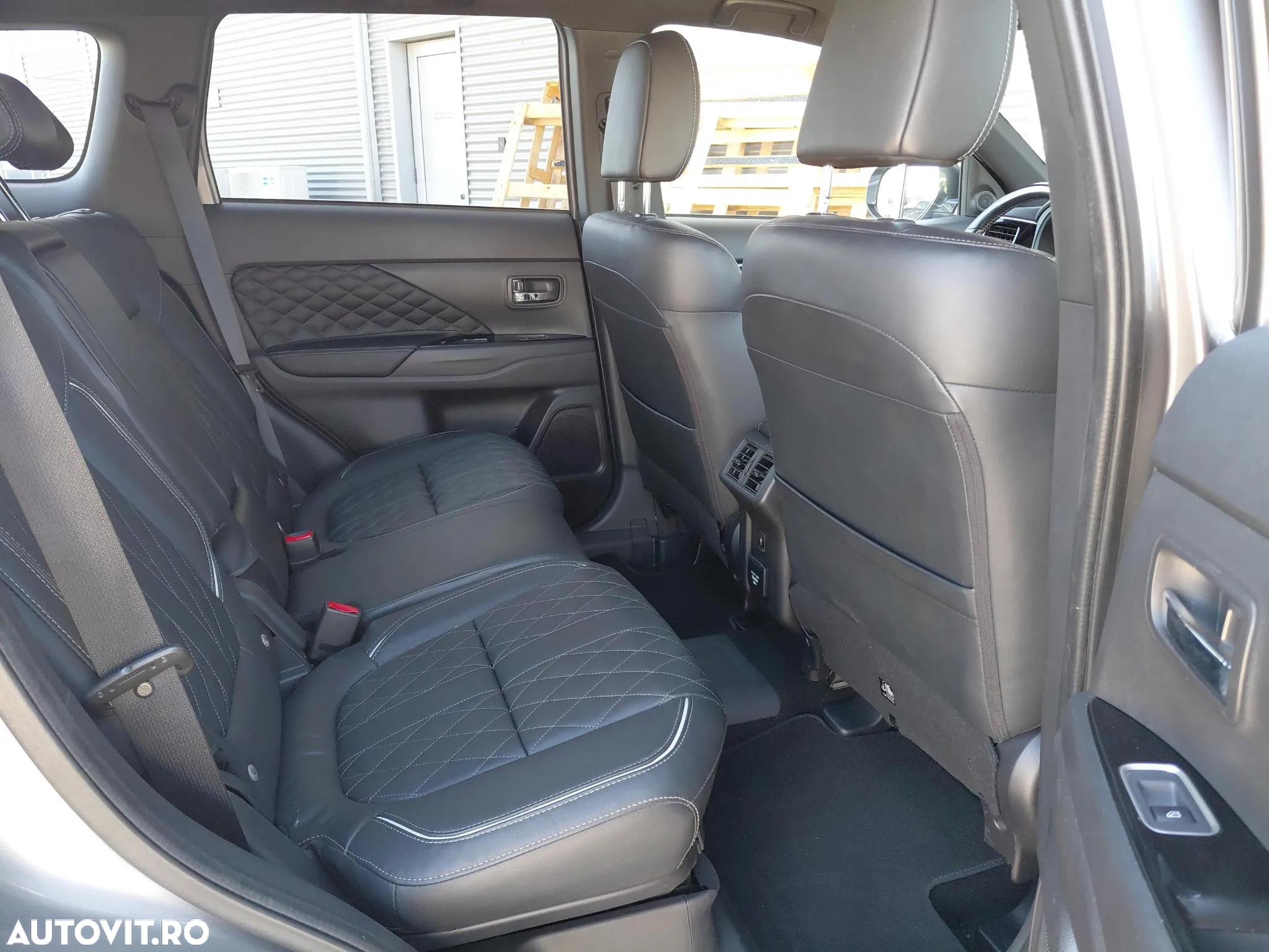 Mitsubishi Outlander 2.4 4WD Plug-In Hybrid Spirit - 14