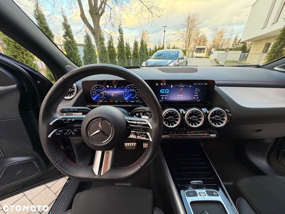 Mercedes-Benz EQA 300 66.5kWh 4-Matic AMG Line - 24