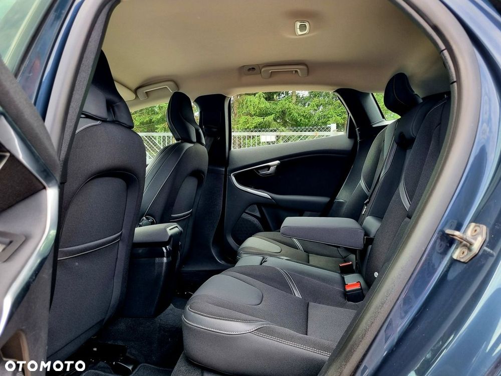 Volvo V40 D2 Momentum - 11