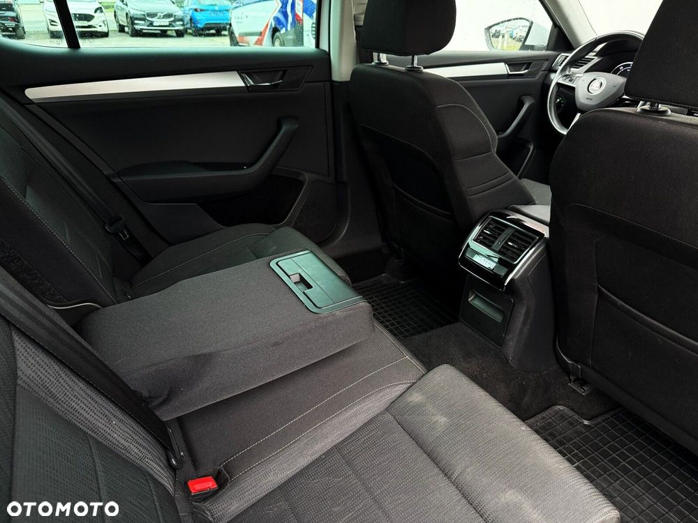 Skoda Superb 2.0 TDI SCR Style DSG - 32