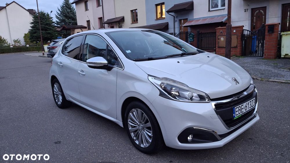 Peugeot 208 2018 photo 2