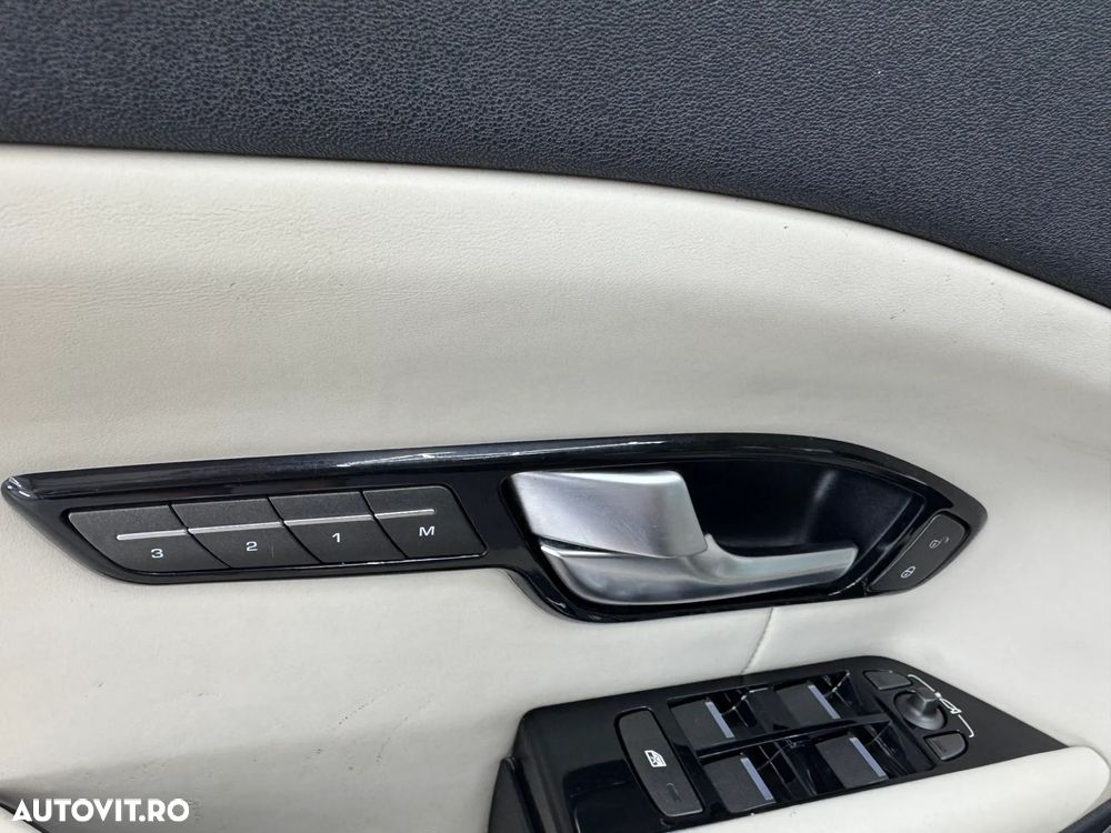Land Rover Range Rover Evoque - 22