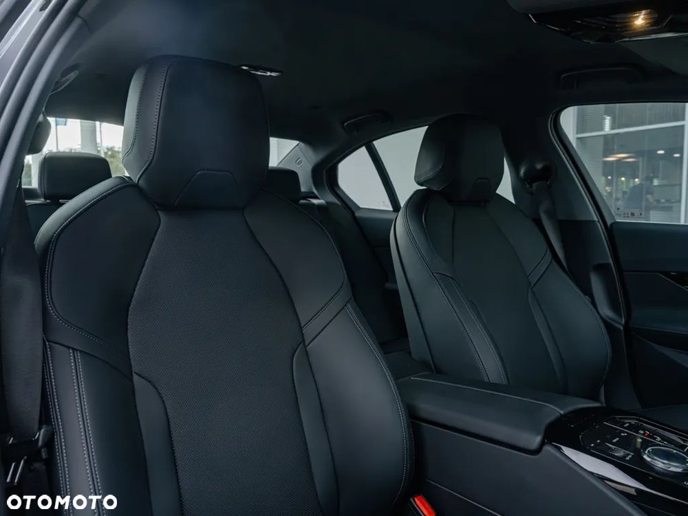 BMW Seria 5 520d mHEV - 12
