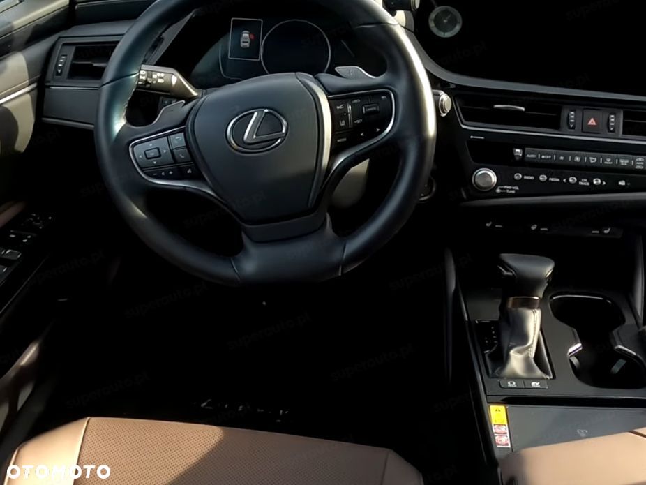 Lexus ES 2025