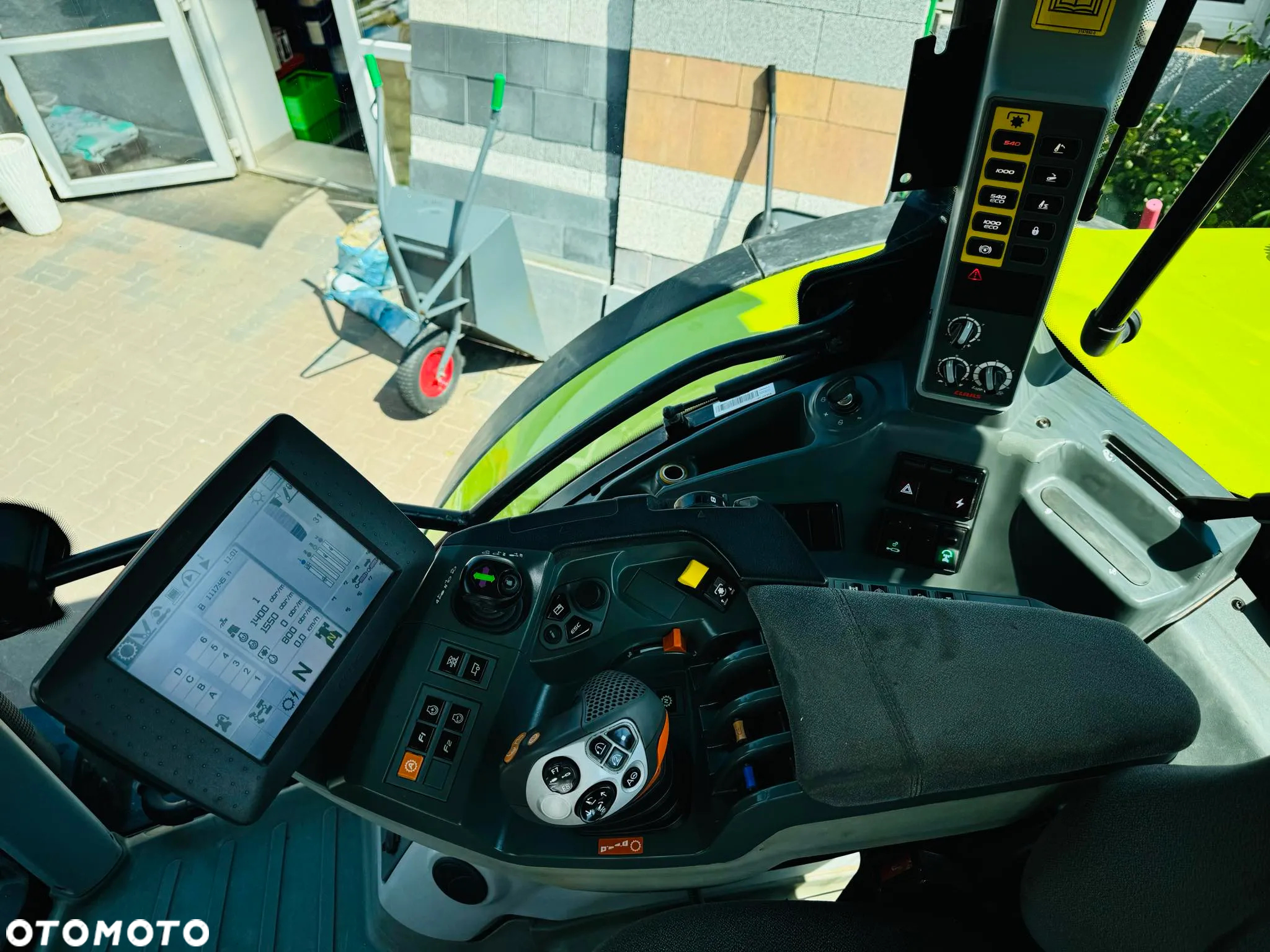 Claas Arion 650 - 10